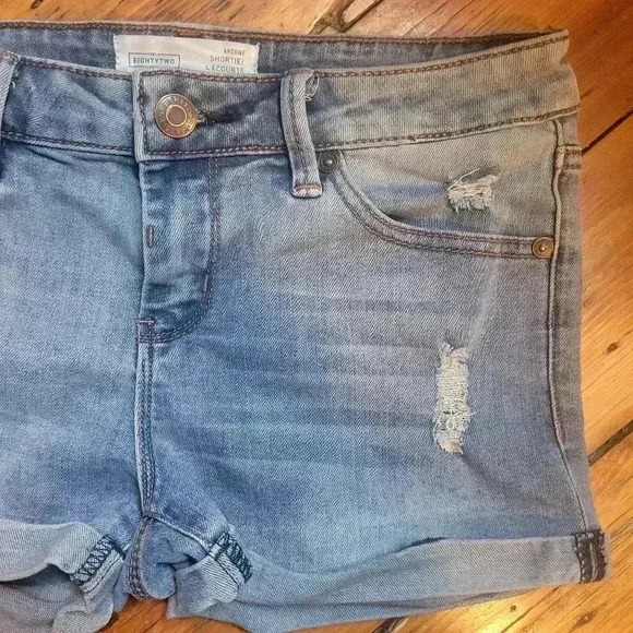 Womens Shorts - Picture 2 of 6